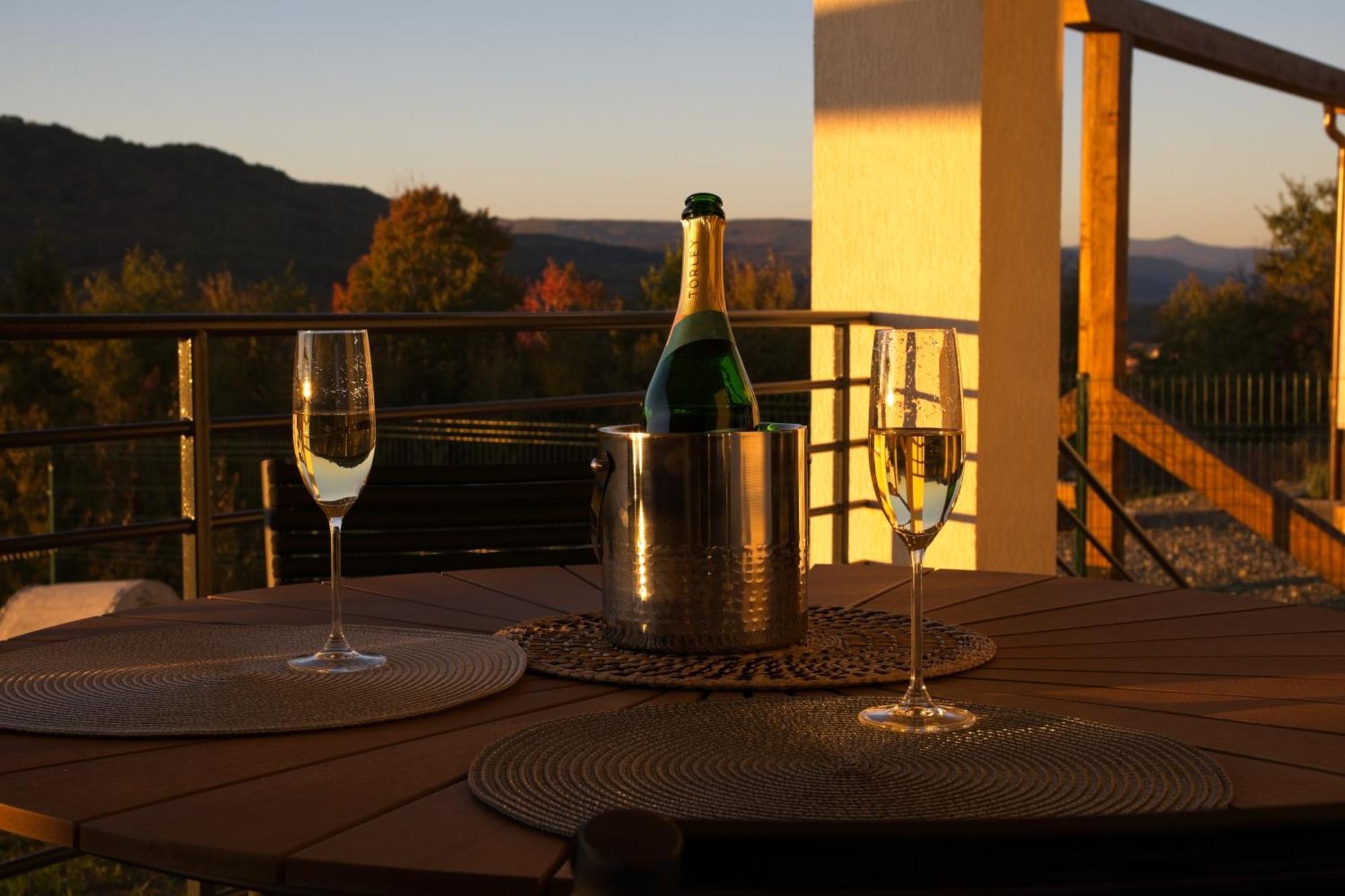 Sunset Hills Transylvania โอดอร์เฮอู เซกุยเอสก์ ภายนอก รูปภาพ